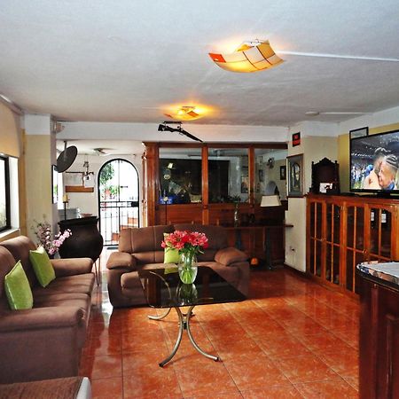 Hotel Rincon Escandinavo Quito Esterno foto