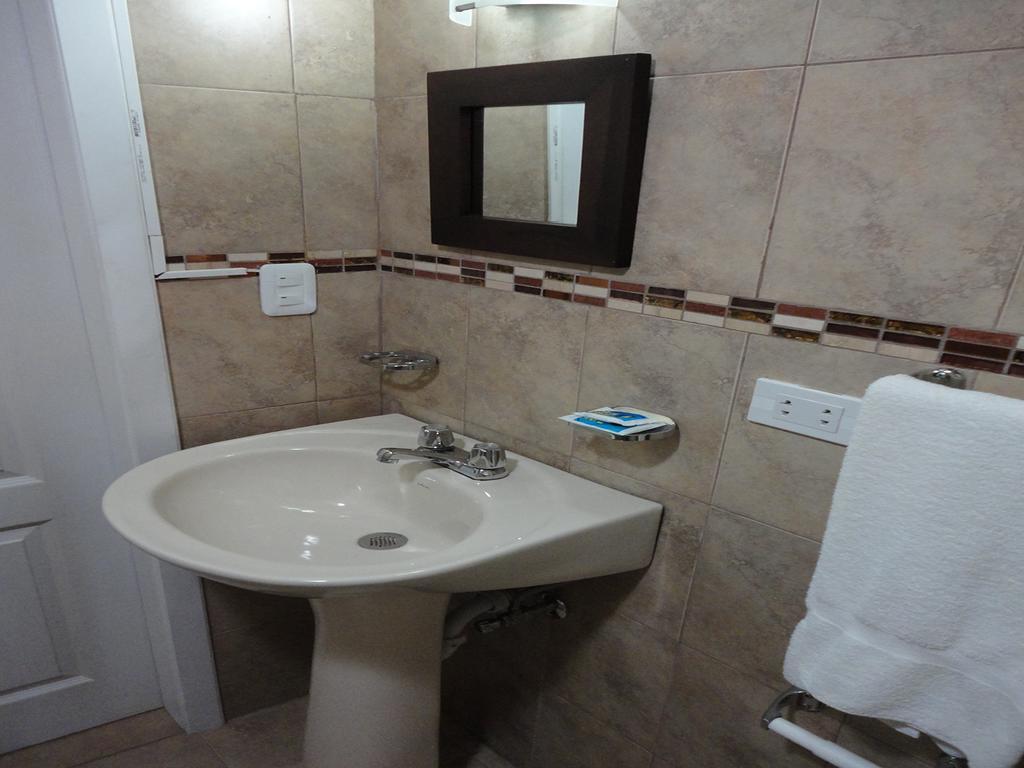 Hotel Rincon Escandinavo Quito Esterno foto