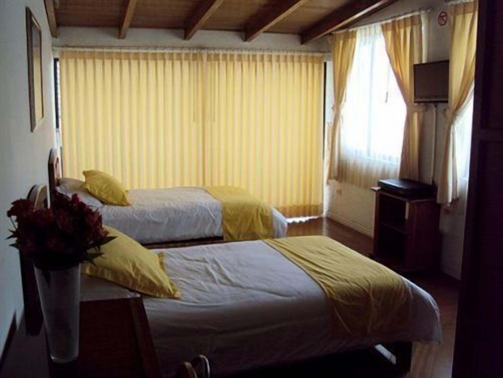 Hotel Rincon Escandinavo Quito Esterno foto
