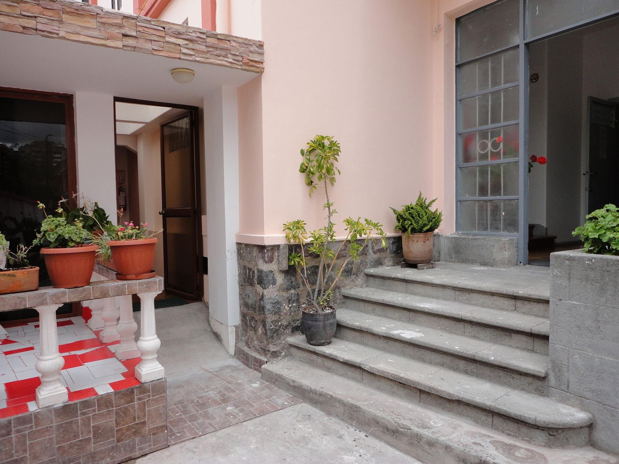 Hotel Rincon Escandinavo Quito Esterno foto
