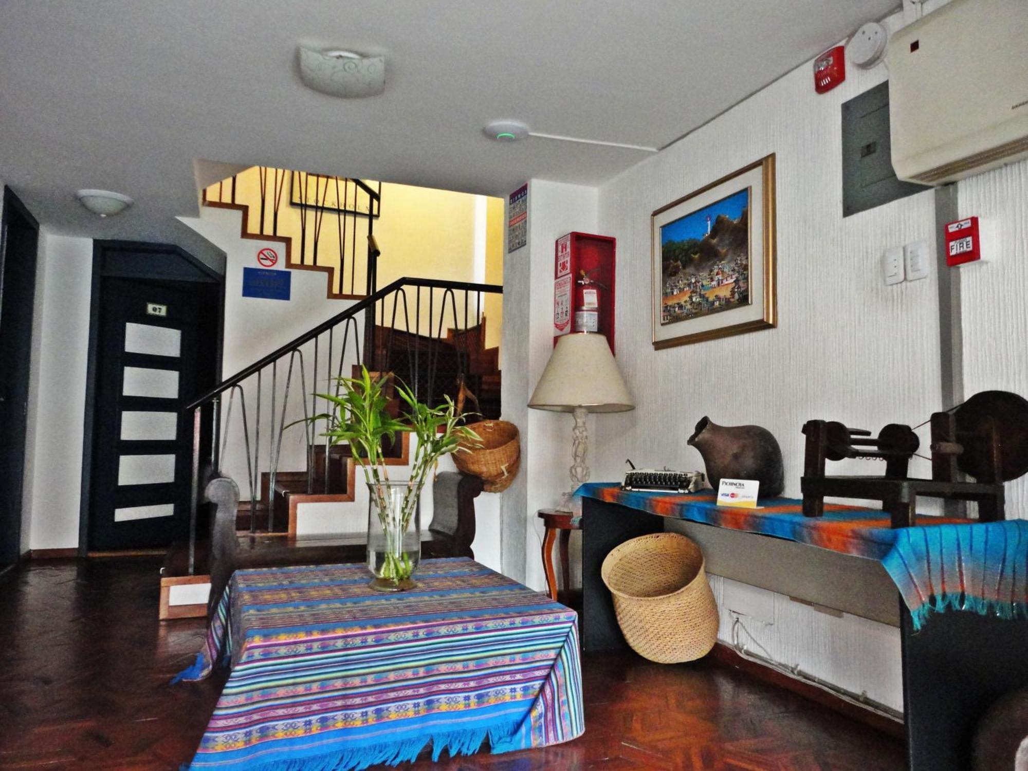 Hotel Rincon Escandinavo Quito Esterno foto