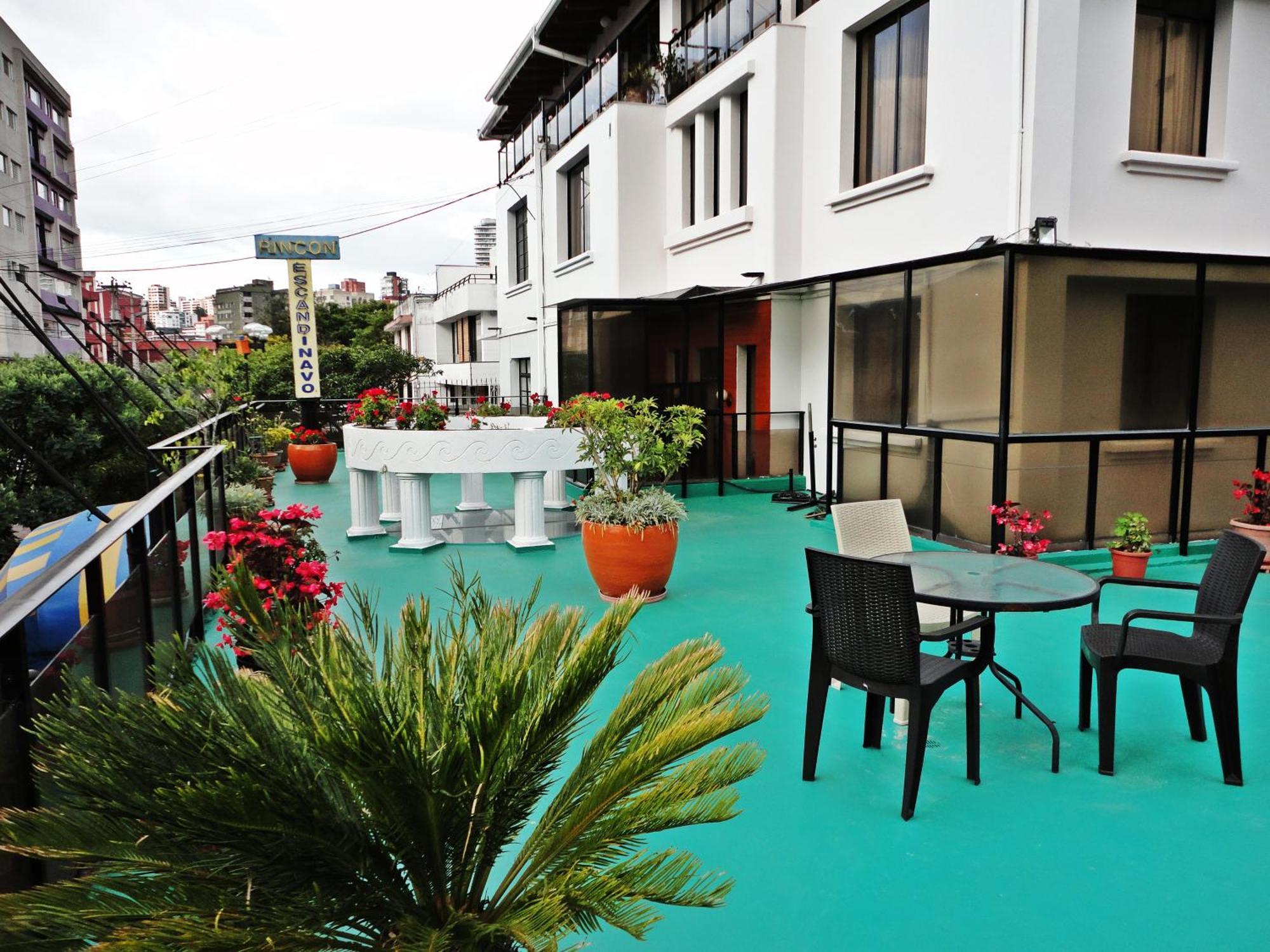 Hotel Rincon Escandinavo Quito Esterno foto