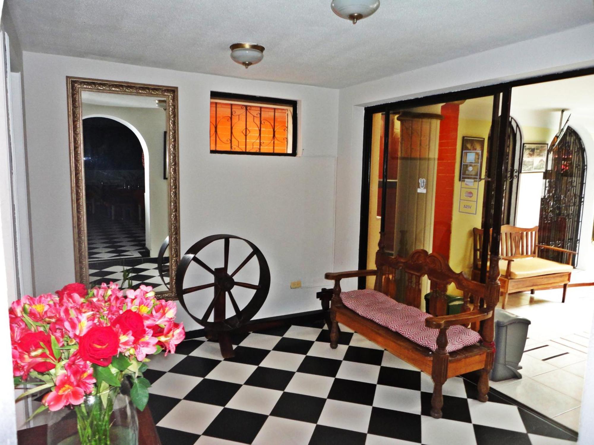 Hotel Rincon Escandinavo Quito Esterno foto